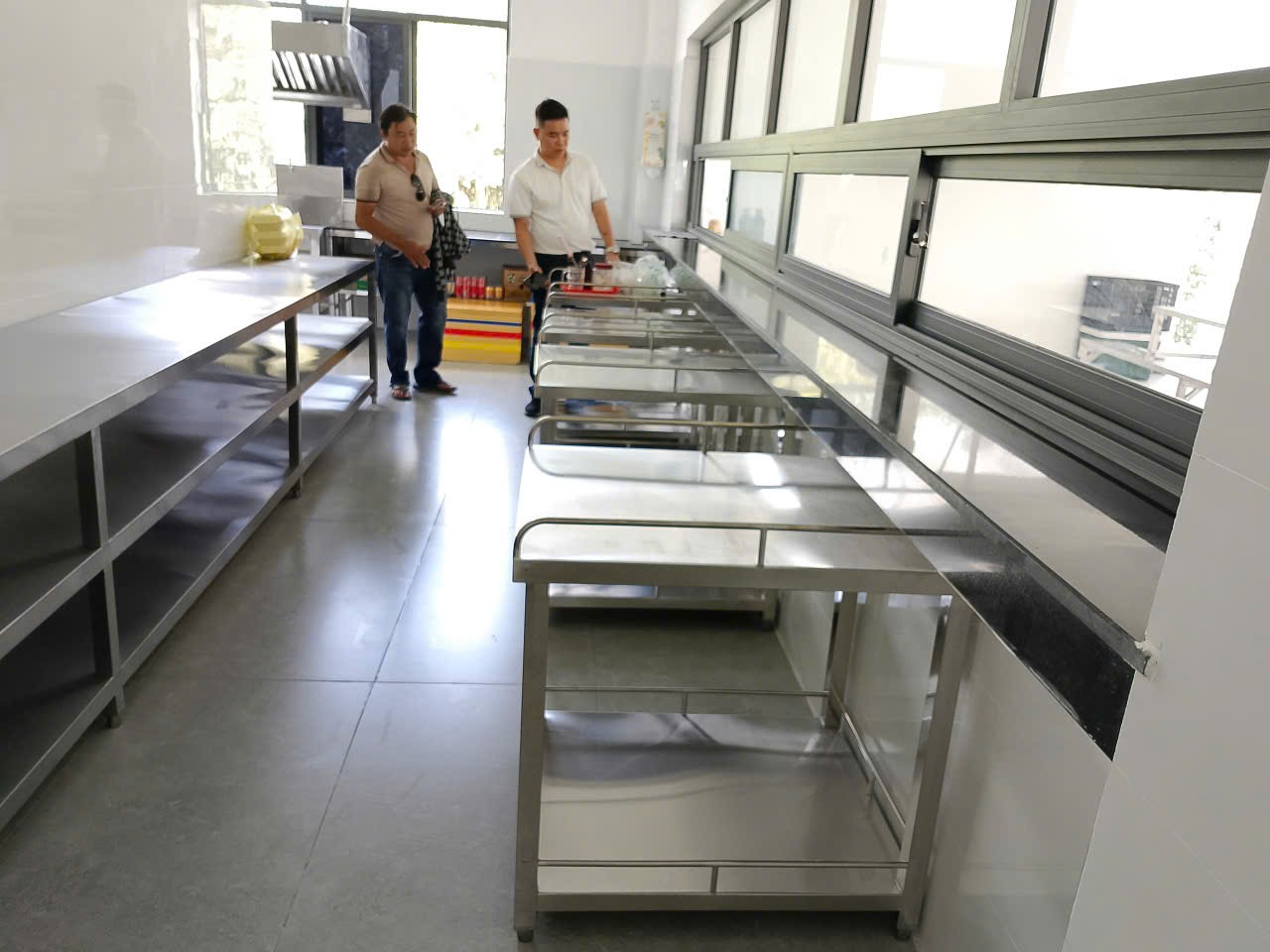 Kiểm tra và bàn giao thiết bị bếp inox công nghiệp