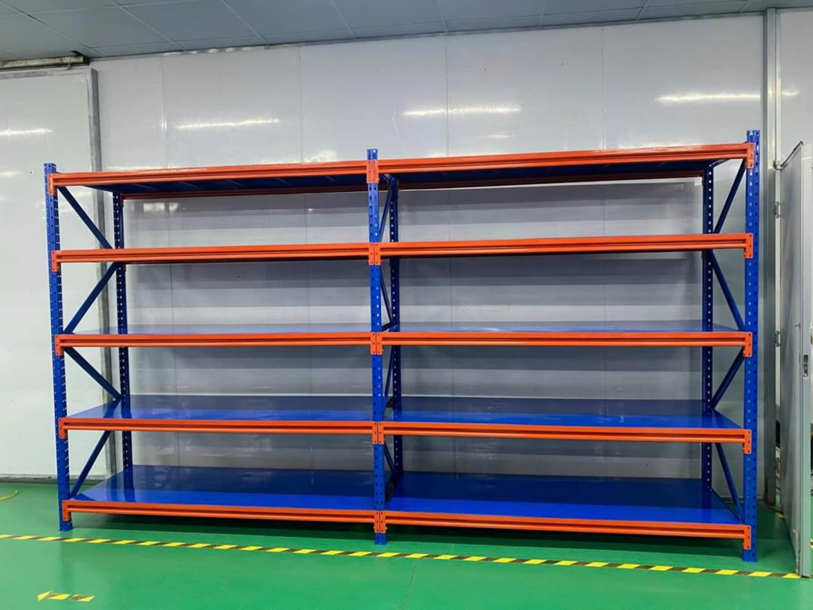 Sắp xếp hàng hóa kho hàng